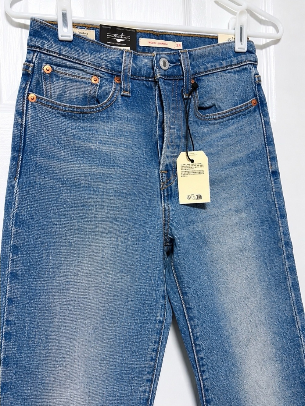 Levi’s Premium Wedgie Straight Jeans 24x26 High Rise Medium Wash NWT - Picture 3 of 6